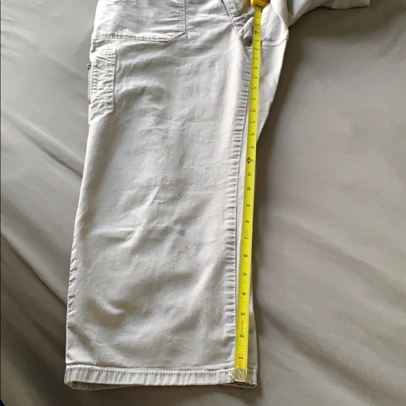 Lee Comfort Capris. GUC. - Picture 8 of 10